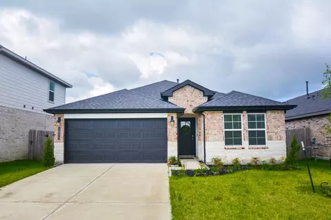 1035 Vista Pointe Dr, Fresno, TX 77545