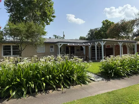 427 22nd Ave N, Texas City, TX 77590