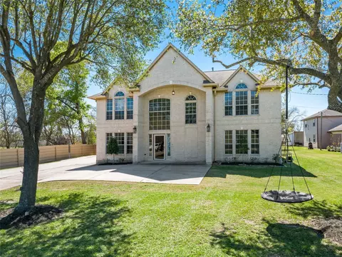 5631 Brookfield Dr, Houston, TX 77085