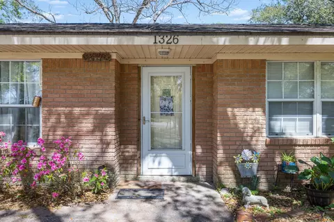 1326 Kathy Ave, Sealy, TX 77474