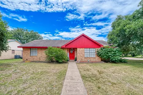 2005 2nd St, Hempstead, TX 77445 photo 1