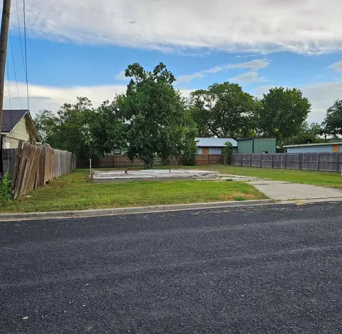 1003 E Virginia Ave, Victoria, TX 77901