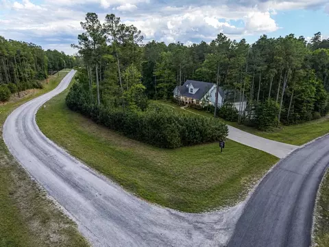 411 Sundog Rd, Huntsville, TX 77340