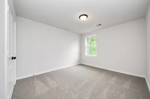 Bedroom - 18724 Loom Dr, Conroe, TX 77306 photo 10 of 13