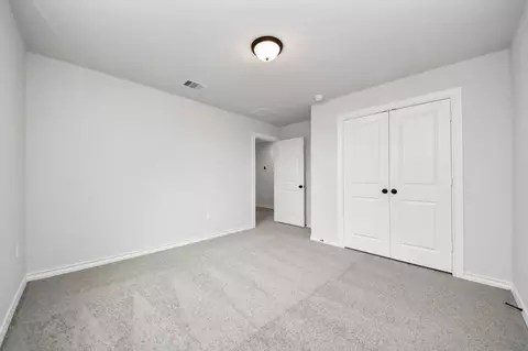 Bedroom - 18724 Loom Dr, Conroe, TX 77306 photo 8 of 13