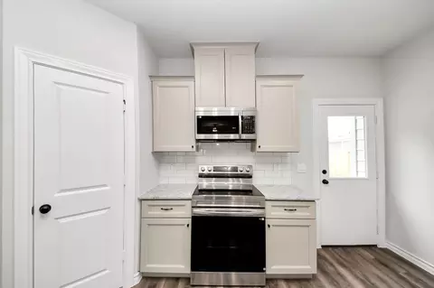 Kitchen - 18724 Loom Dr, Conroe, TX 77306 photo 5 of 5