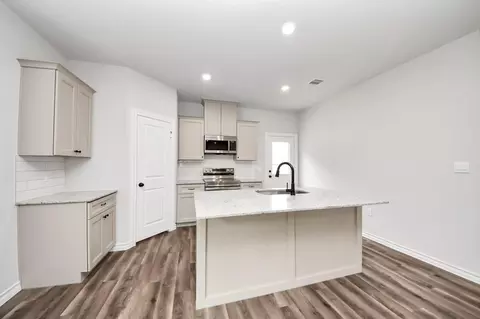 Kitchen - 18724 Loom Dr, Conroe, TX 77306 photo 2 of 5