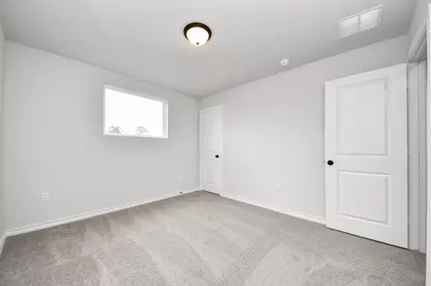 Bedroom - 18724 Loom Dr, Conroe, TX 77306 photo 6 of 13