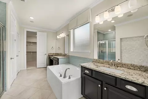 Bath - 3810 Everly Bend Dr, Spring, TX 77386 photo 3 of 8