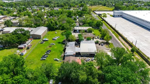 11918 N Houston Rosslyn Rd, Houston, TX 77086