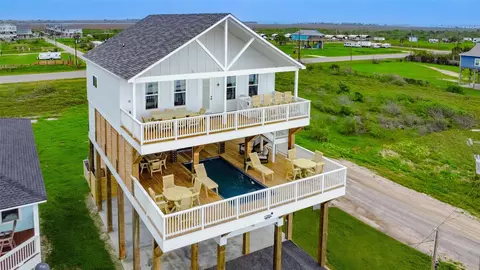 1395 Keith Ave, Gilchrist, TX 77617