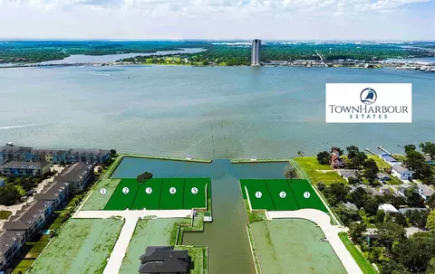 000 Seaway Ln, League City, TX 77573