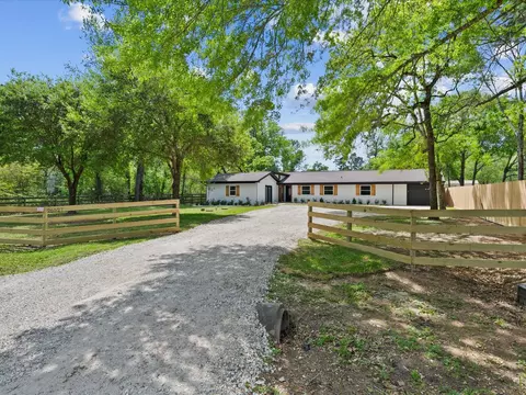 26527 Bayou Tesch Dr, Magnolia, TX 77354