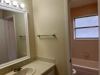 Bath - 4818 Roserock Ln, Spring, TX 77388 photo 2 of 2