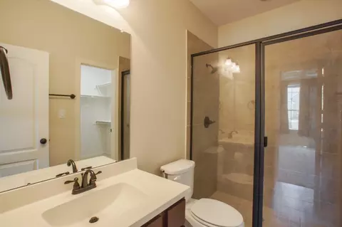 Bath - 8119 Spreadwing St, Conroe, TX 77385 photo 3 of 4