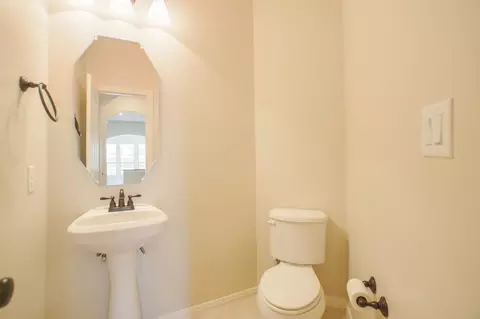 Bath - 8119 Spreadwing St, Conroe, TX 77385 photo 1 of 4