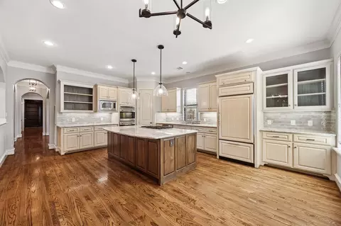 Kitchen - 24 Hackberry Ln #B, Houston, TX 77027 photo 2 of 2