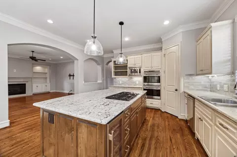 Kitchen - 24 Hackberry Ln #B, Houston, TX 77027 photo 1 of 2