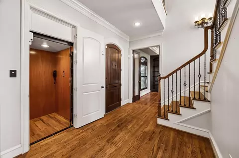 Entry Way - 24 Hackberry Ln #B, Houston, TX 77027 photo 1 of 1