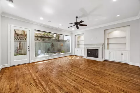 Living - 24 Hackberry Ln #B, Houston, TX 77027 photo 1 of 1