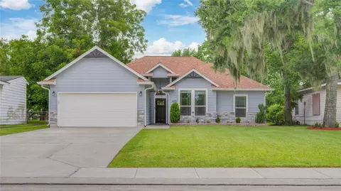 410 Winding Way St, Lake Jackson, TX 77566