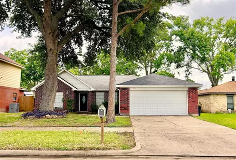 9919 Glenkirk Dr, Houston, TX 77089