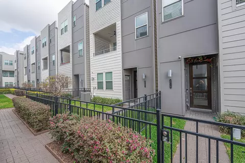 2721 Clinton Dr, Houston, TX 77020