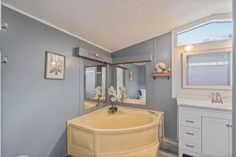 Bath - 16320 Summit Oaks Dr, Conroe, TX 77303 photo 3 of 4