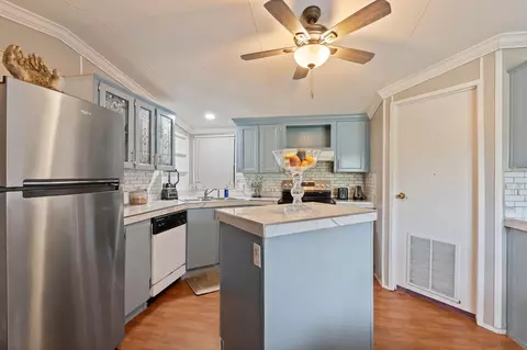 Kitchen - 16320 Summit Oaks Dr, Conroe, TX 77303 photo 5 of 5