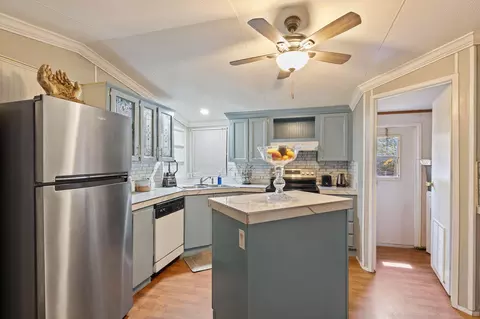 Kitchen - 16320 Summit Oaks Dr, Conroe, TX 77303 photo 2 of 5