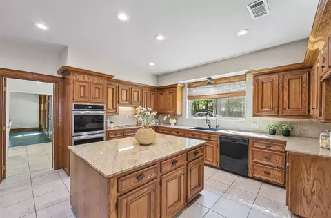 Kitchen - 5911 Bayonne Dr, Spring, TX 77389 photo 3 of 4