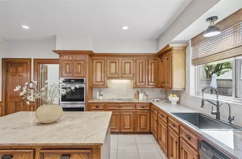 Kitchen - 5911 Bayonne Dr, Spring, TX 77389 photo 4 of 4