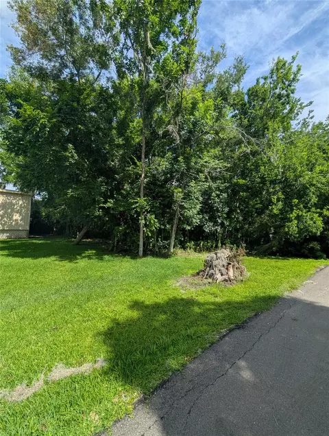 000 Bay Ct, Brazoria, TX 77422
