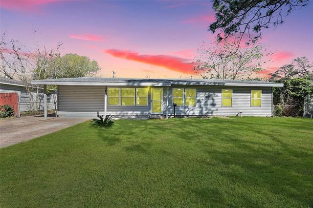 804 23rd Ave N, Texas City, TX 77590