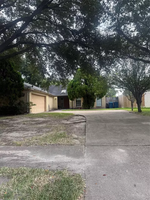 8222 Ridge Forest Dr, Houston, TX 77088