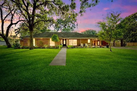 8555 Matthews Ln, Magnolia, TX 77354