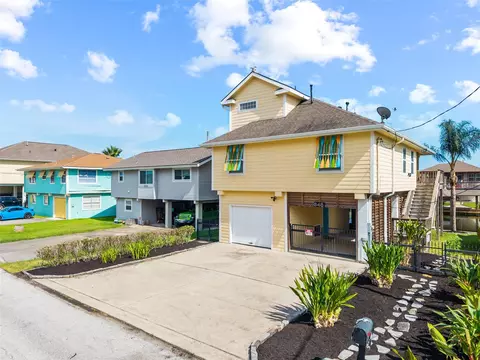 645 Warsaw St, Hitchcock, TX 77563