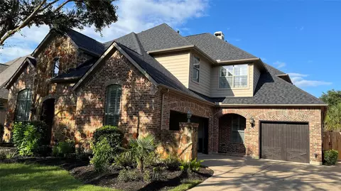 1215 Amherst Ave, Sugar Land, TX 77479