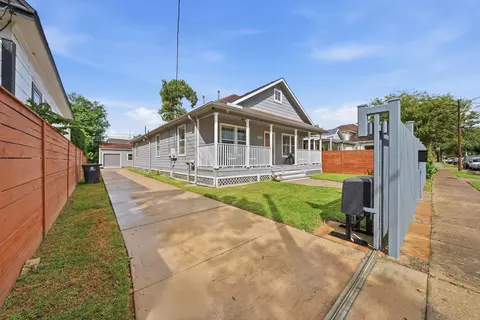 1917 Chapman St, Houston, TX 77009