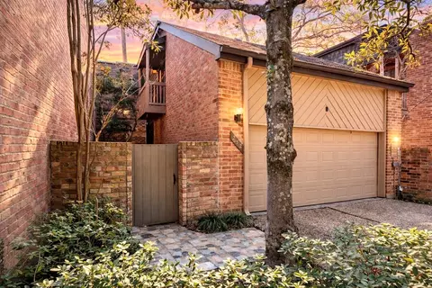 252 Sugarberry Cir, Houston, TX 77024