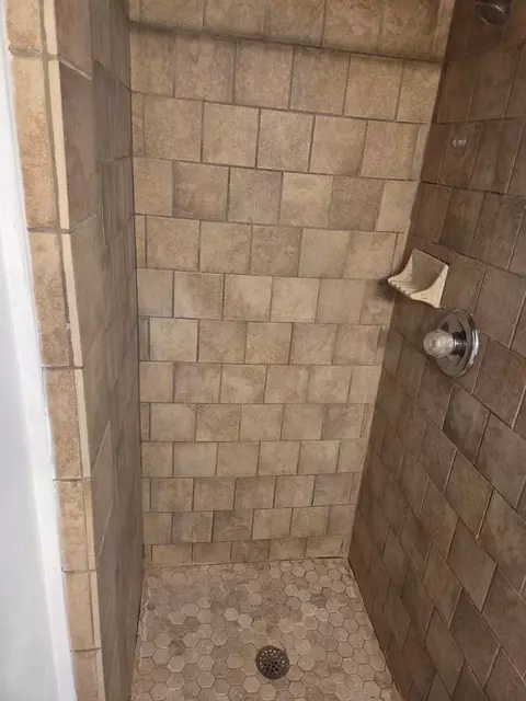 Bath - 5510 NW Circlegate Dr NW, Spring, TX 77373 photo 3 of 3