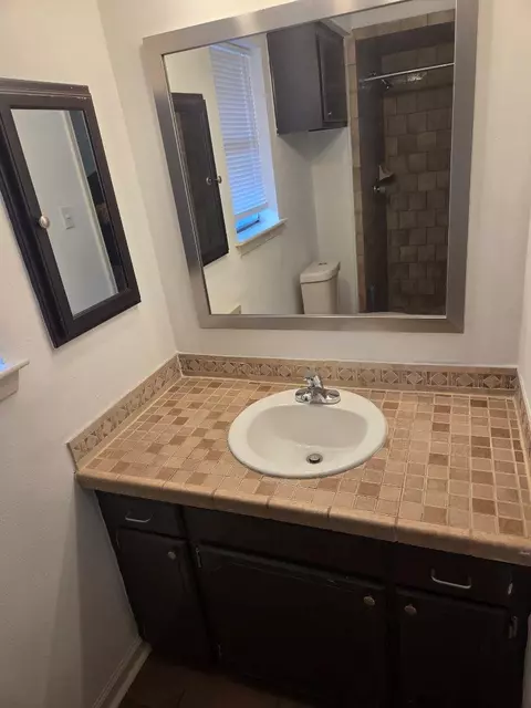 Bath - 5510 NW Circlegate Dr NW, Spring, TX 77373 photo 2 of 3