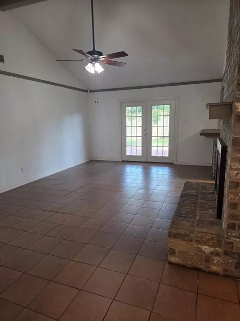 Living - 5510 NW Circlegate Dr NW, Spring, TX 77373 photo 2 of 2