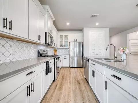 11802 Autumn Leaf Dr, Mont Belvieu, TX 77535