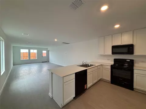 Kitchen - 553 Falling Cave Dr, Willis, TX 77378 photo 3 of 11