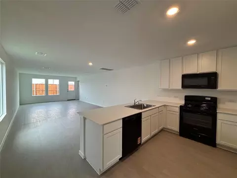 Kitchen - 553 Falling Cave Dr, Willis, TX 77378 photo 4 of 11