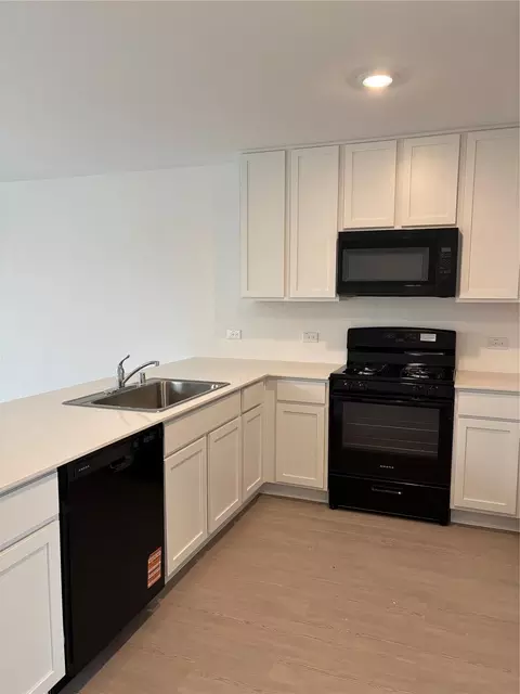 Kitchen - 553 Falling Cave Dr, Willis, TX 77378 photo 9 of 11