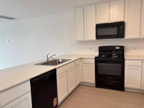 Kitchen - 553 Falling Cave Dr, Willis, TX 77378 photo 6 of 11