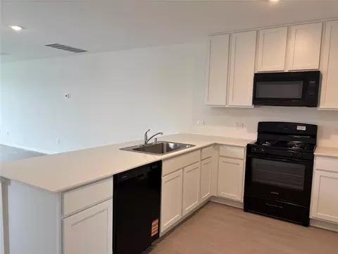 Kitchen - 553 Falling Cave Dr, Willis, TX 77378 photo 5 of 11