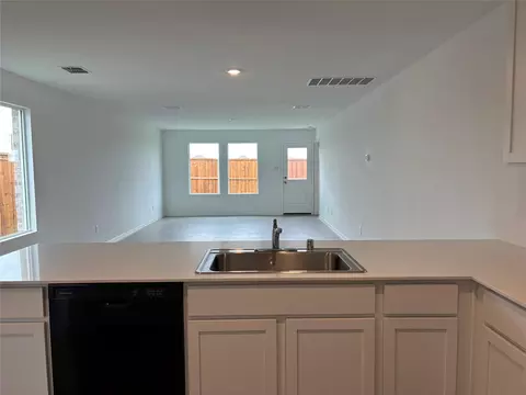 Kitchen - 553 Falling Cave Dr, Willis, TX 77378 photo 10 of 11